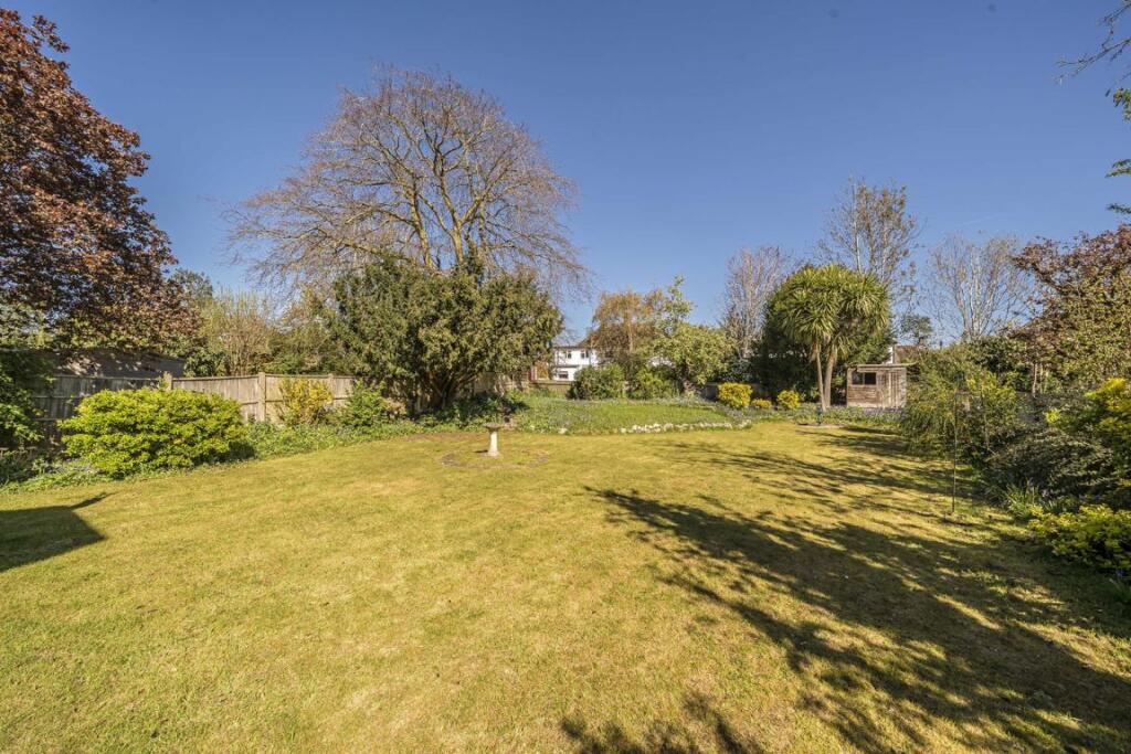 House in London, Norbiton - View 2