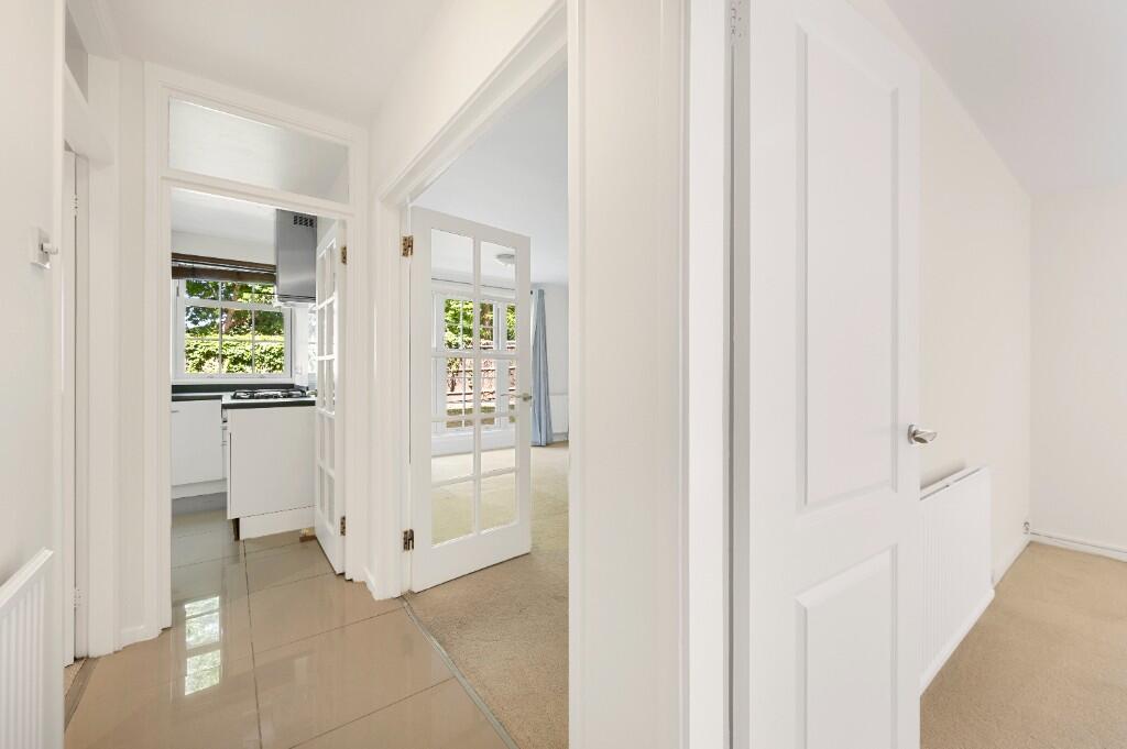 Cottenham Park Road, London, SW20 photo 4