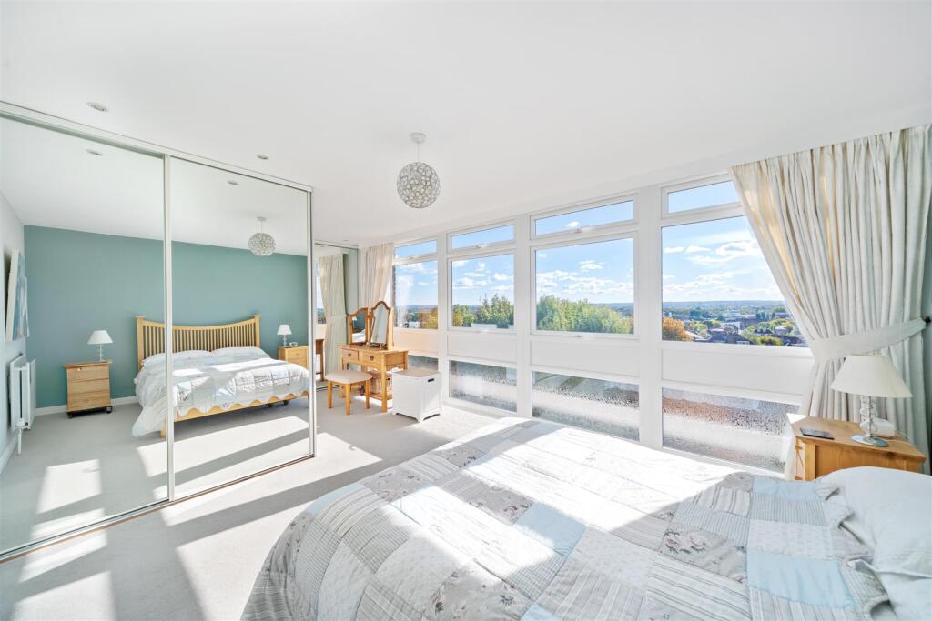 House in London, Cottenham Park, Raynes Park - View 5