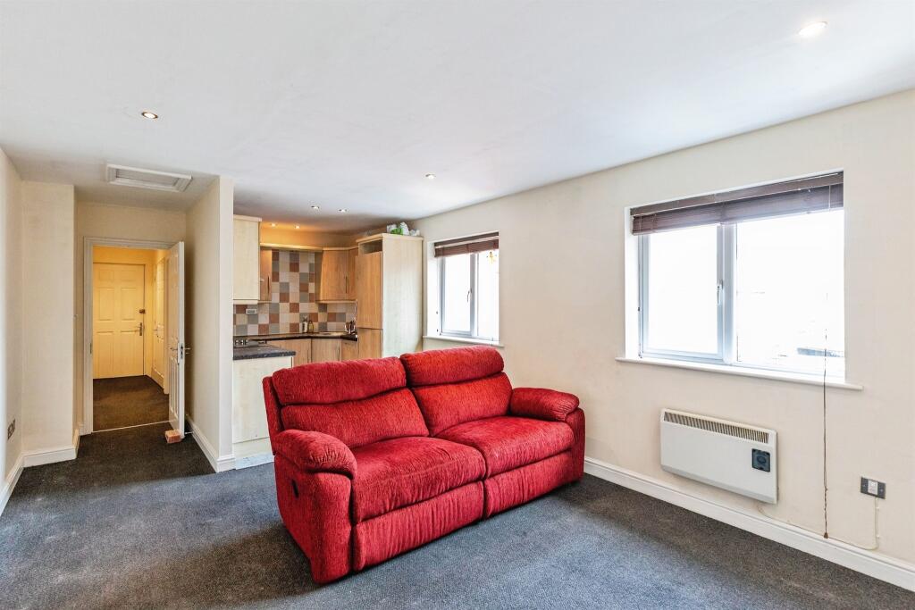 Apartment in Kettering, North Northamptonshire - View 4