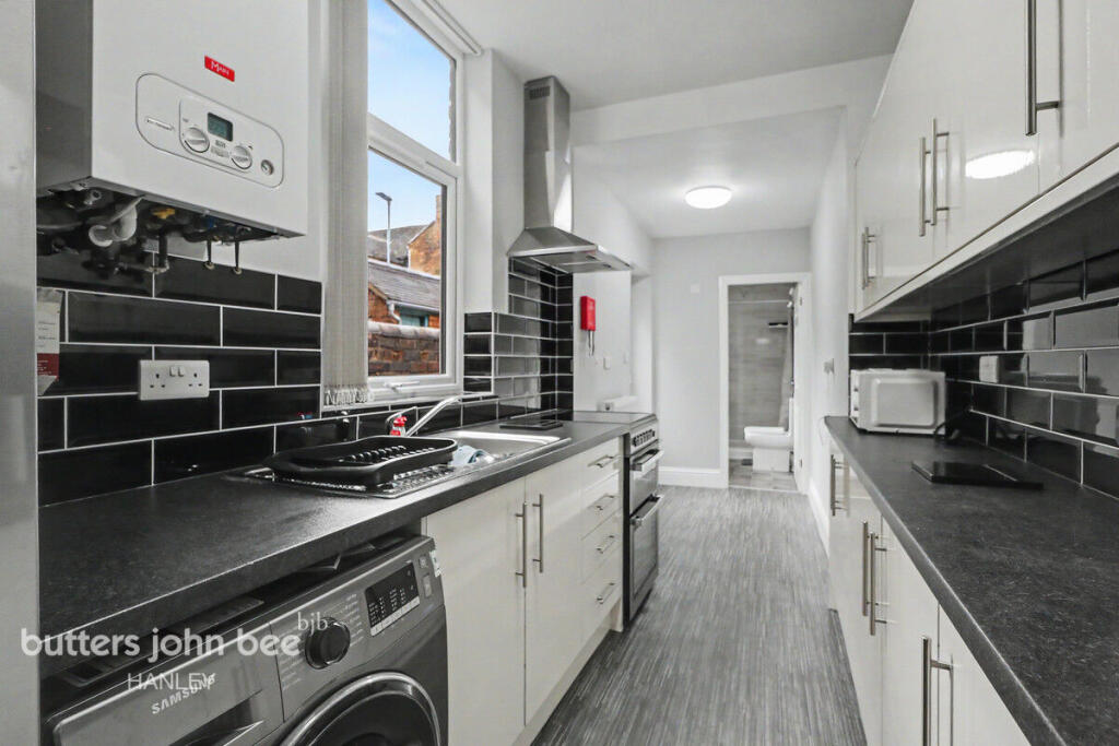 House in Stoke-on-Trent - More