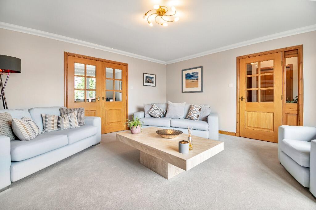 House in Dundee - More