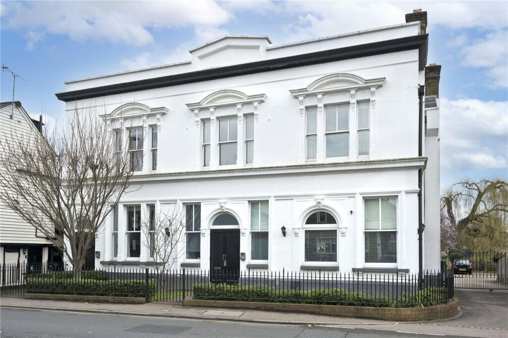 Main image of property: Kings Court Mews, 152 Bridge Road, East Molesey, Surrey, KT8