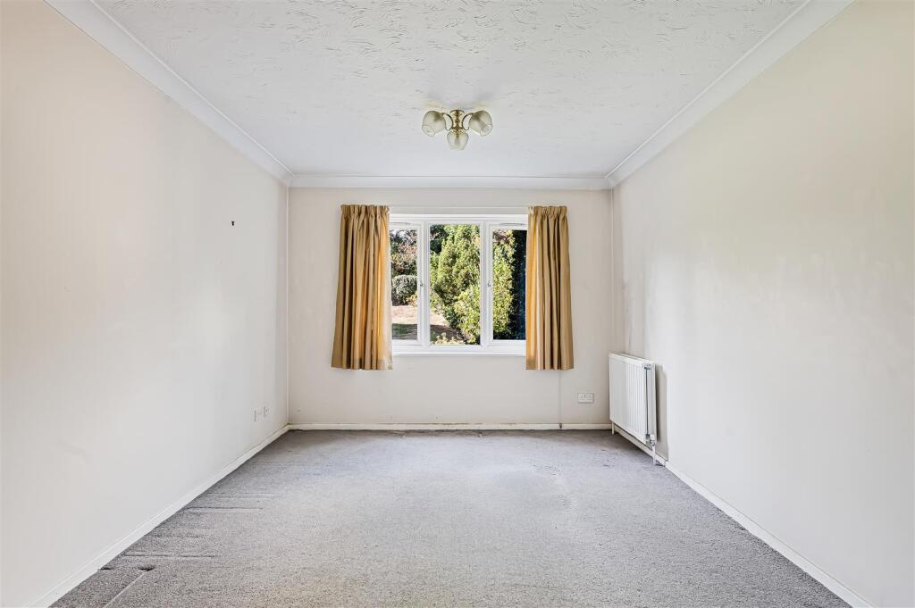 Apartment in St Albans - More