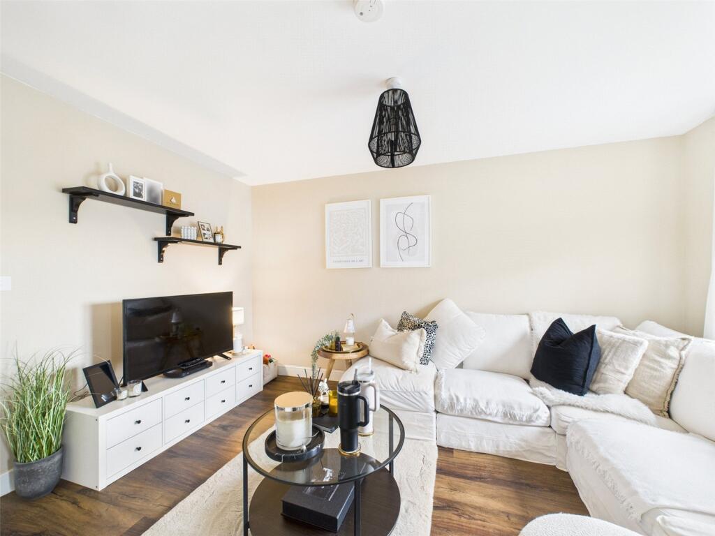 Centurion Road, Innsworth, Gloucester, Gloucestershire, GL3 photo 2