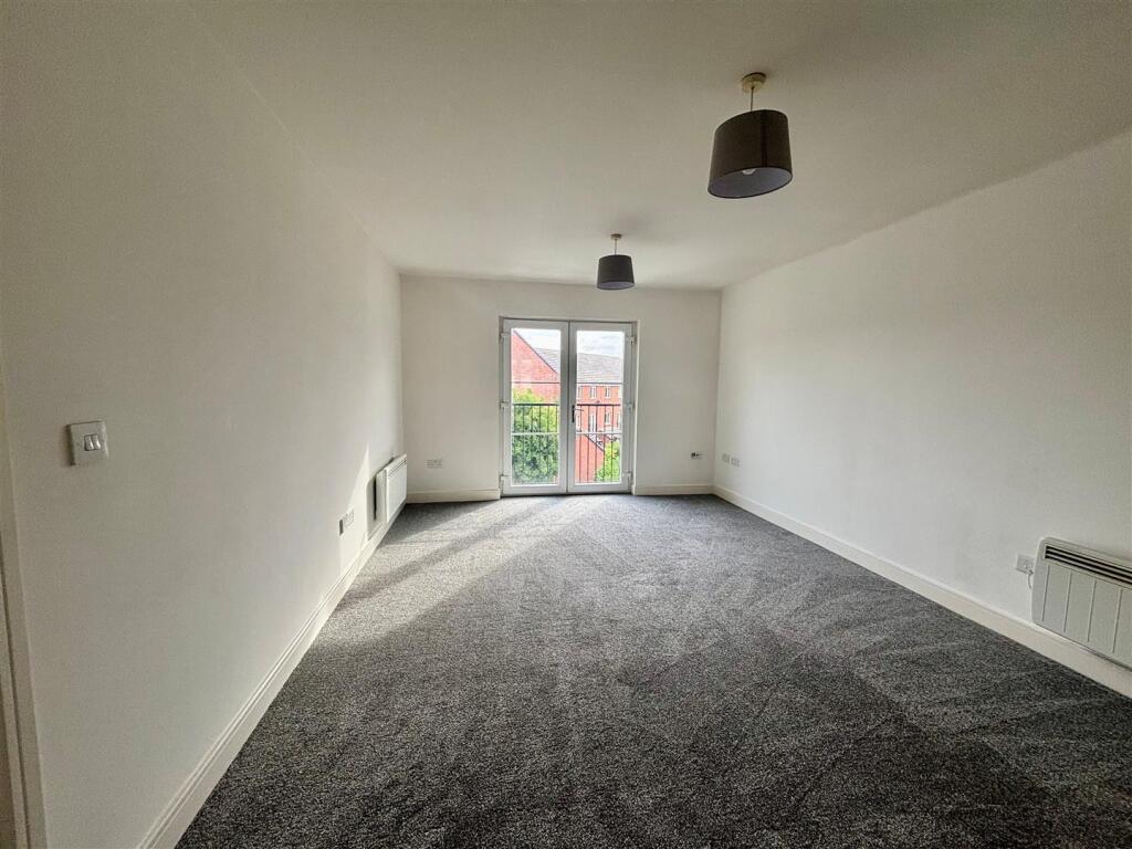 Apartment in Chippenham, Wiltshire - View 3