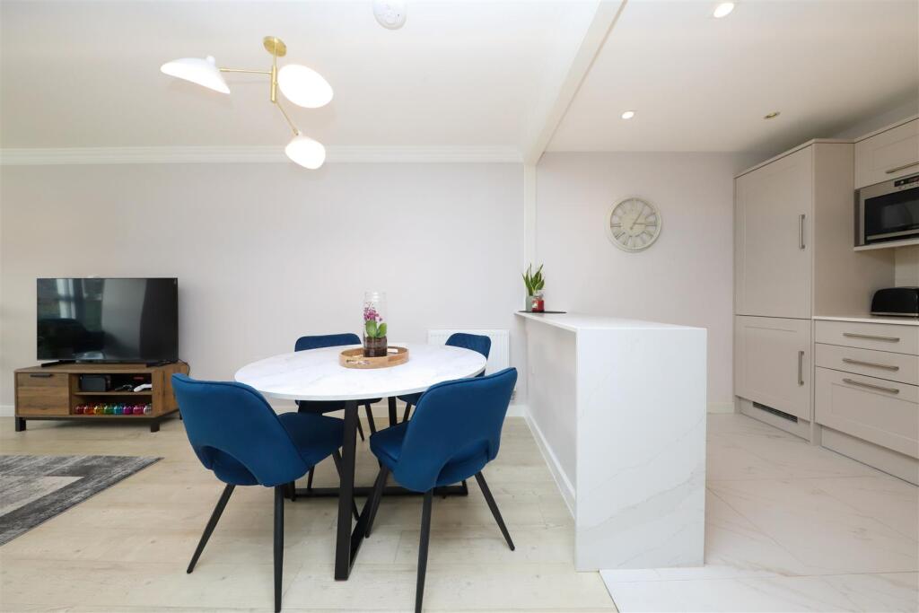 Apartment in London, Ickenham - More