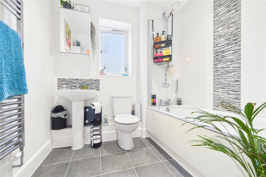 Apartment in Spencers Wood, Ryeish Green, Shinfield - View 3