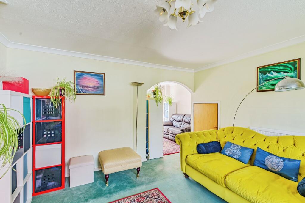 House in Crawley, Southgate - View 4