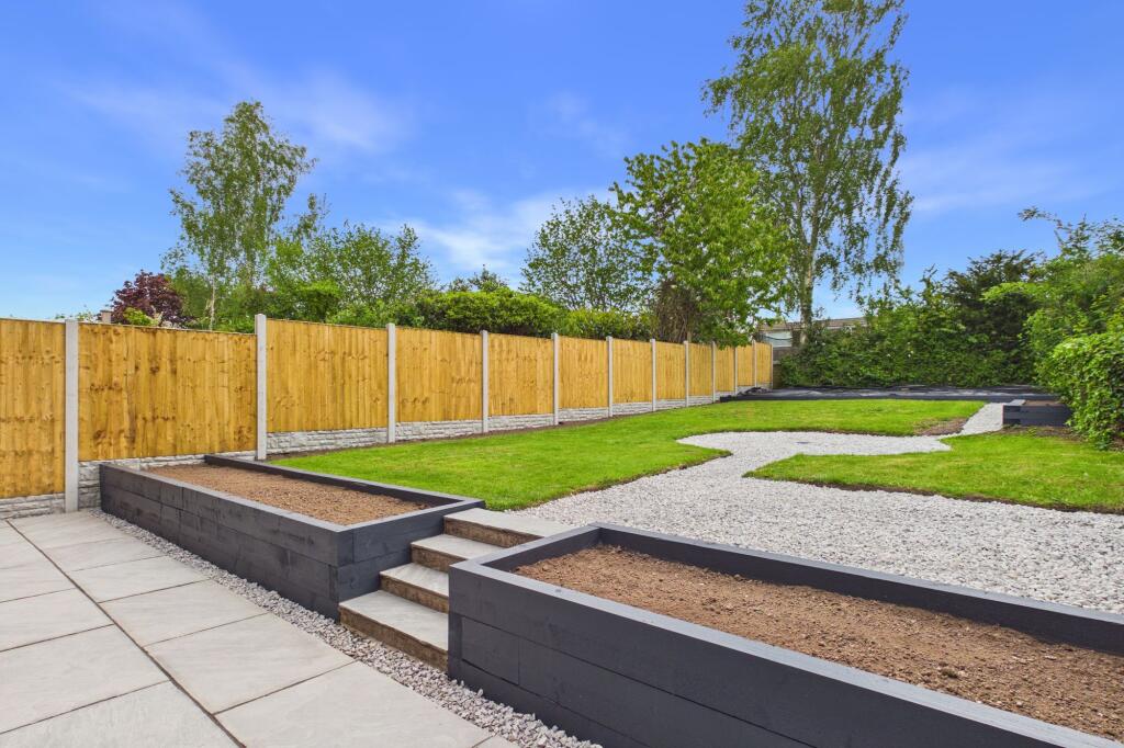 House in Upton - View 4