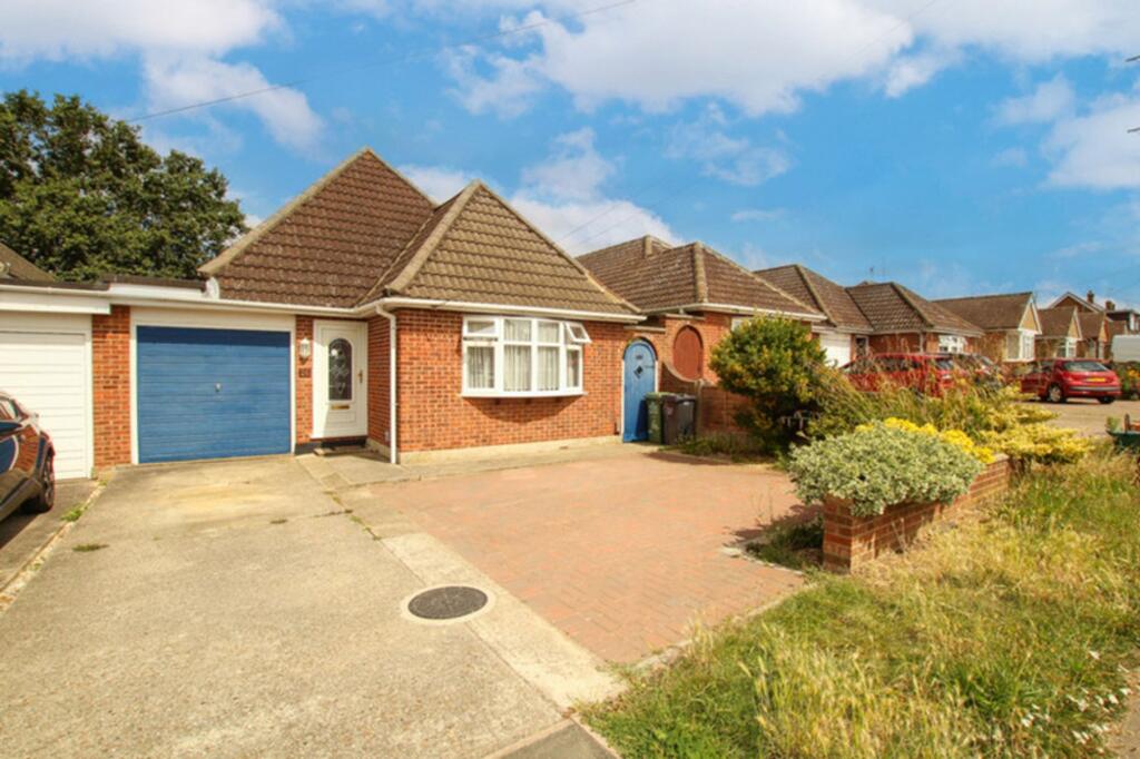 3-bed bungalow on Alderney Gardens, Wickford, SS11, £440,000