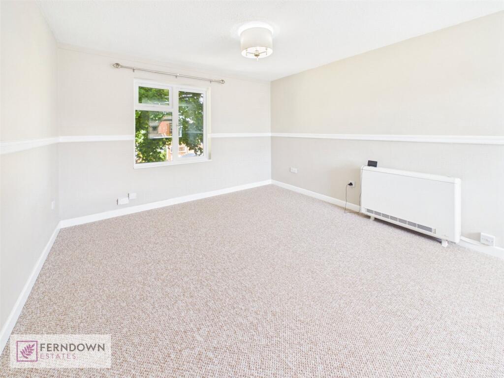 Apartment in Solihull, Chelmsley Wood - View 5