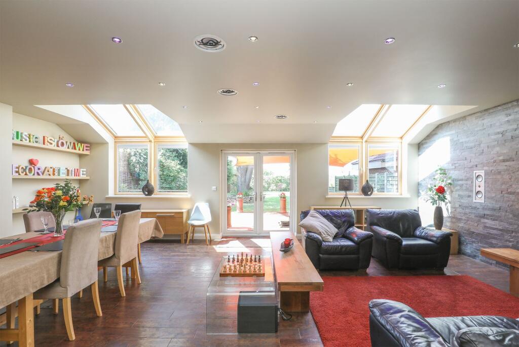 House in North East Derbyshire, New Tupton - More