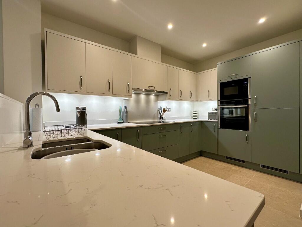 Canon Woods Close, DT9 photo 3