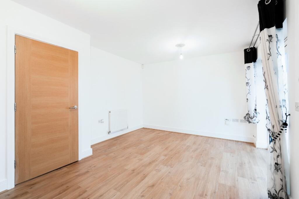 Thirlmere Terrace, Surrey, KT12 photo 3