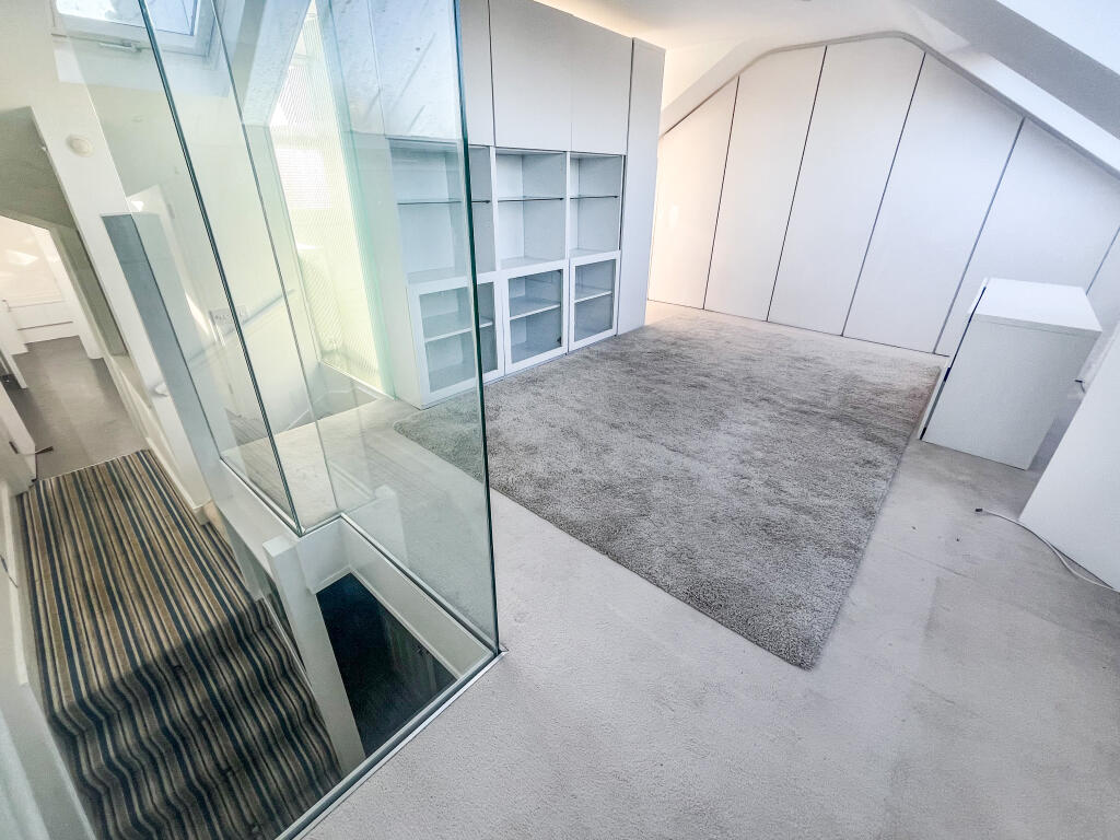 Apartment in Twickenham - More