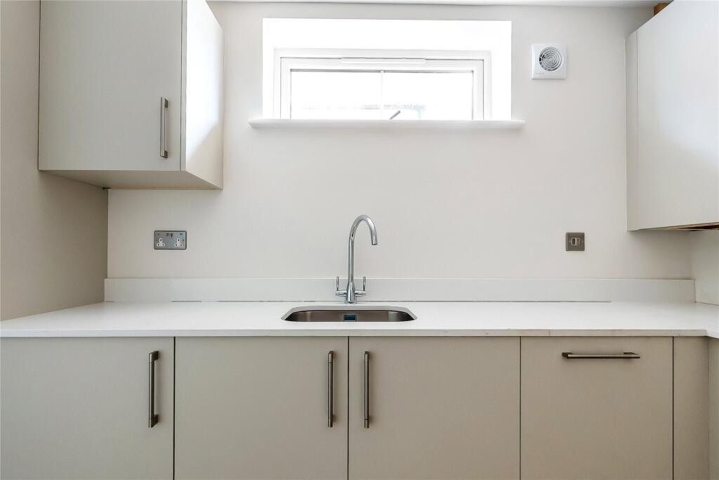 Apartment in Woking, Mount Hermon, Westfield - More
