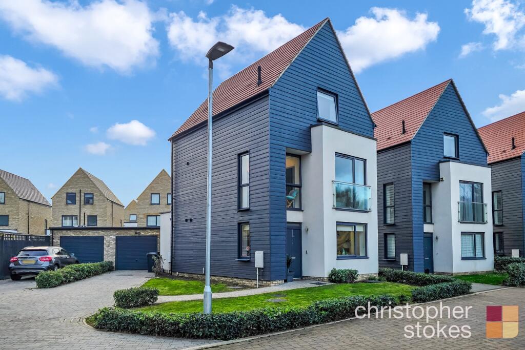 4-bed detached on Willow Tree Drive, Waltham Cross, Hertfordshire, EN8 7FL, £700,000