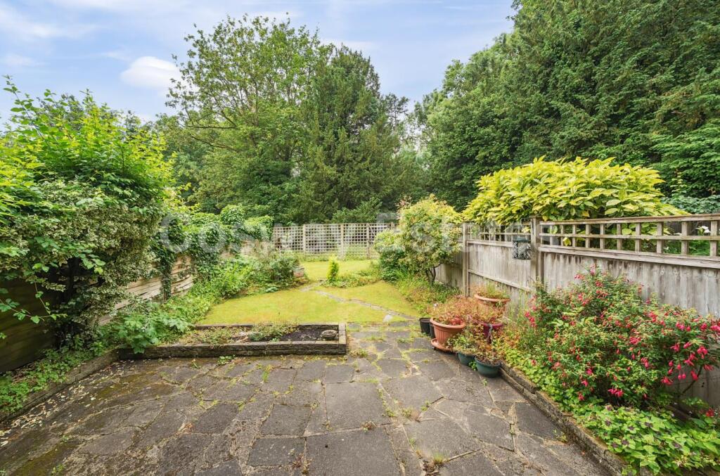 The Ridgeway, Mill Hill Village, NW7 photo 3