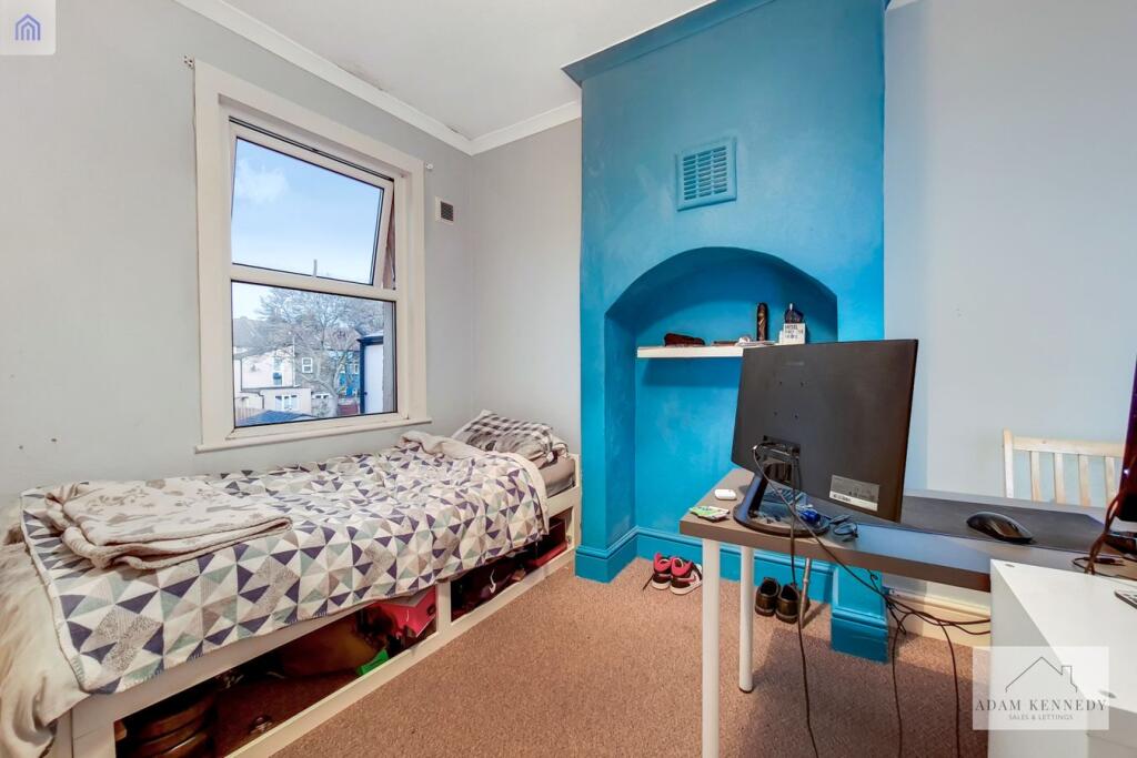 House in London, Ponders End - More