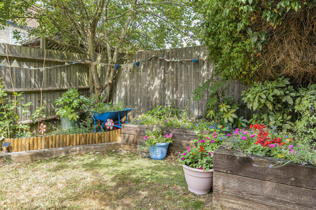 House in Cherwell, Bicester - More