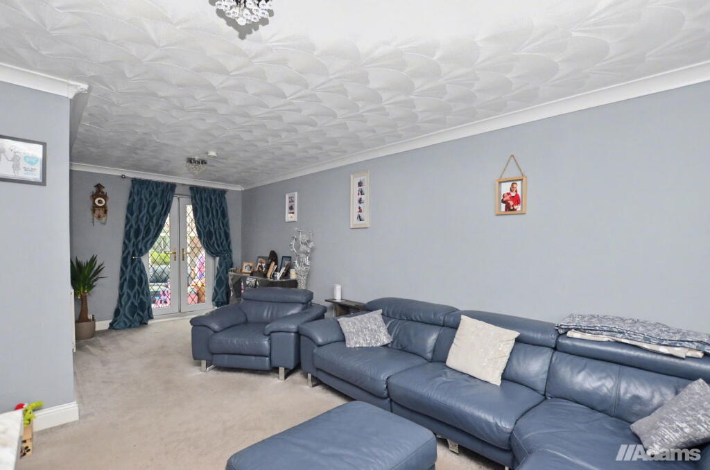 Heather Close, Beechwood photo 3