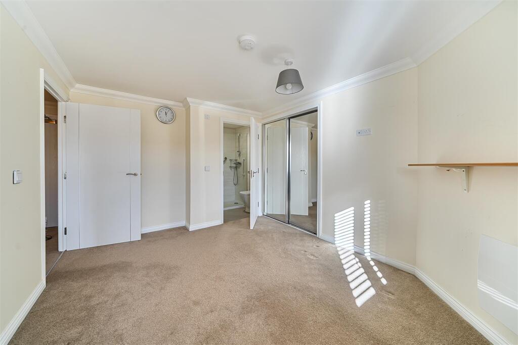 Apartment in Rushmoor, Farnborough Town Centre, Farnborough - More