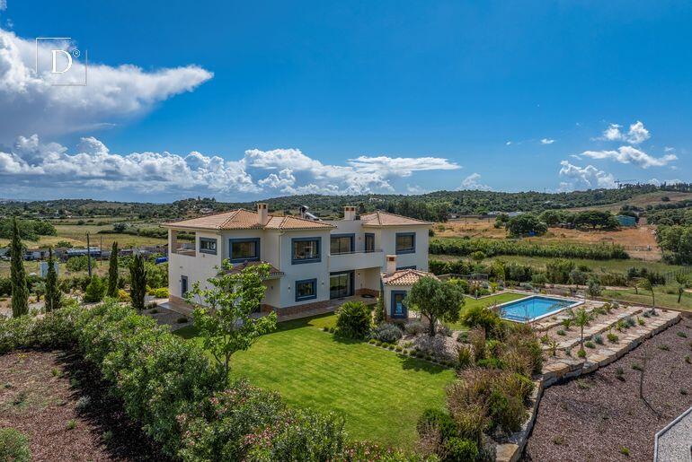 Main image of property: Algarve, Odiáxere