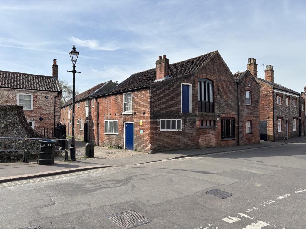 Main image of property: 68 Bishopgate, Norwich, Norfolk, NR1 4AA
