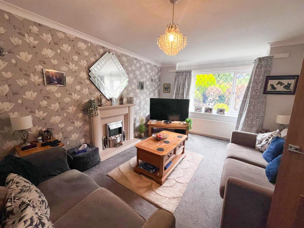 Braithwaite Edge Road, Keighley photo 3