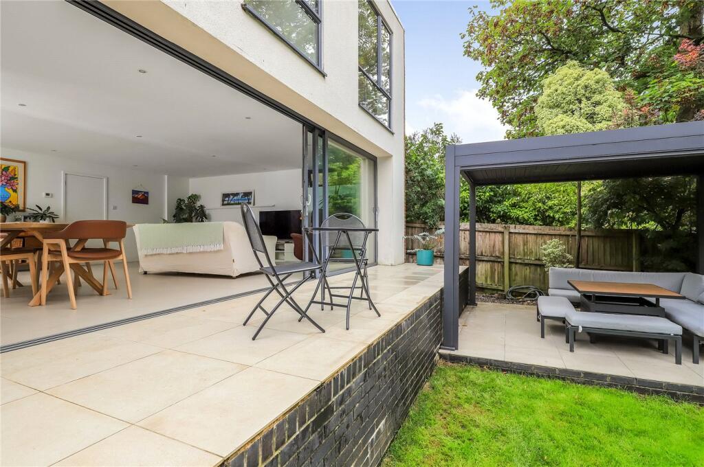 House in Southampton - View 3