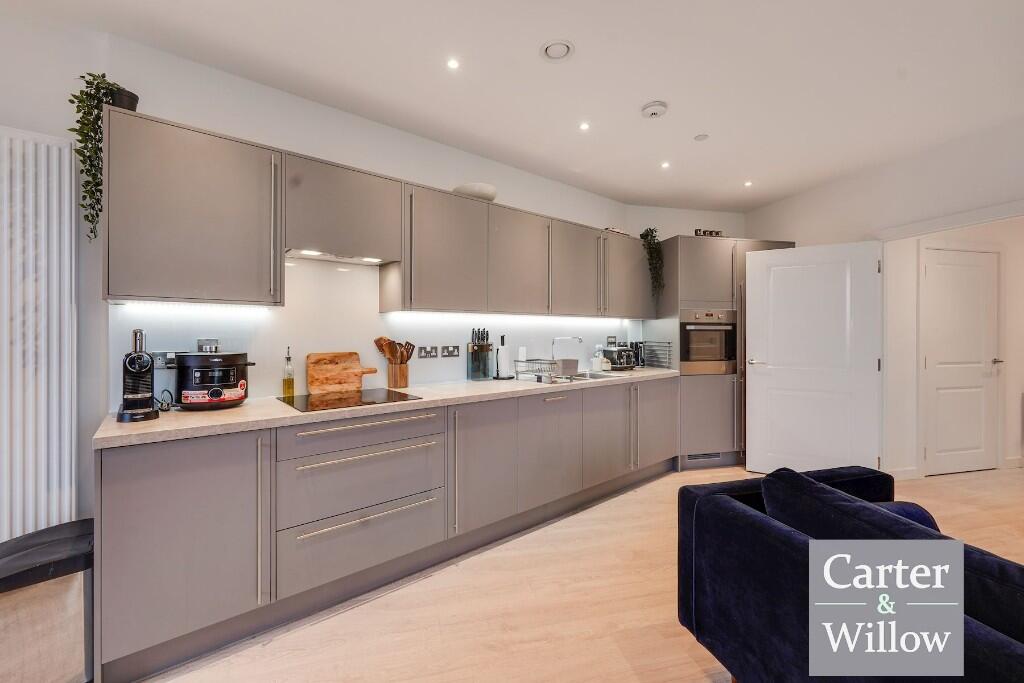 Apartment in Ilford - More