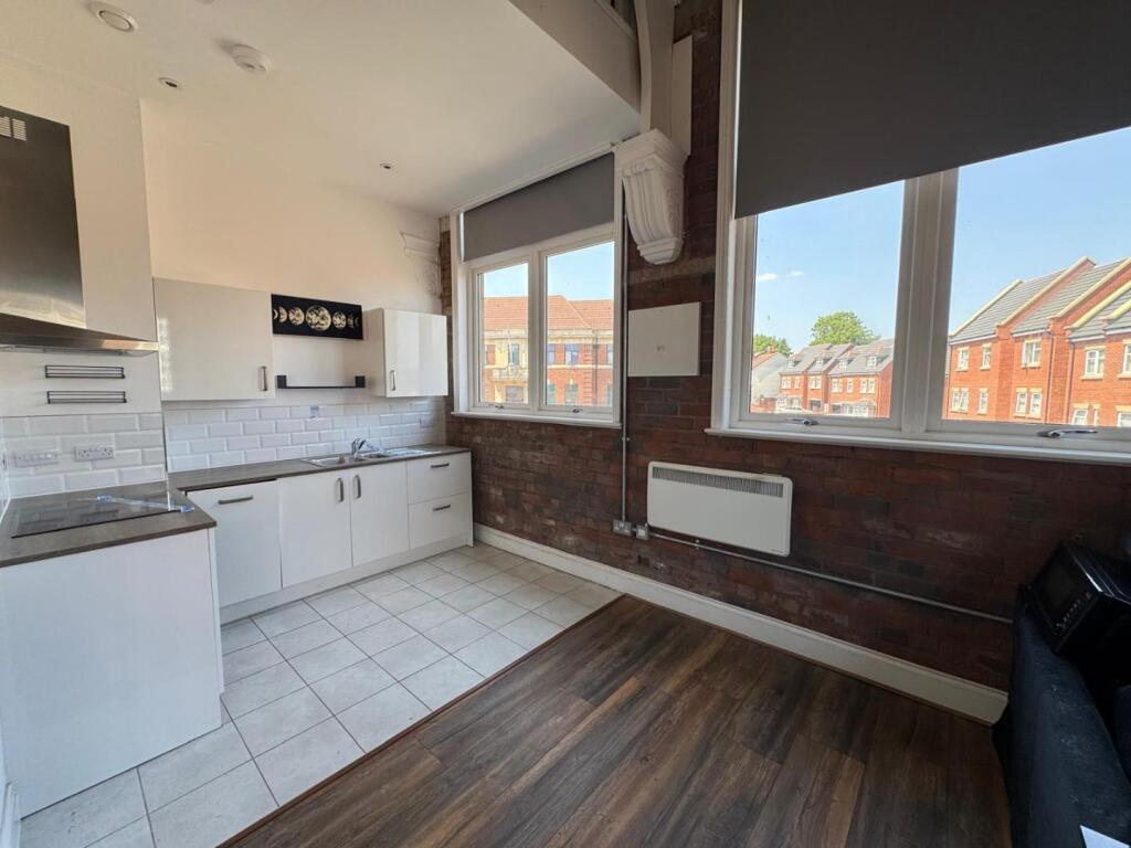 Apartment in Sandwell, West Midlands - View 3