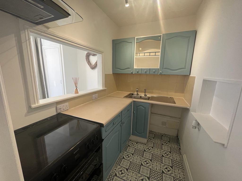 Apartment in Plymouth, Morice Town - View 2