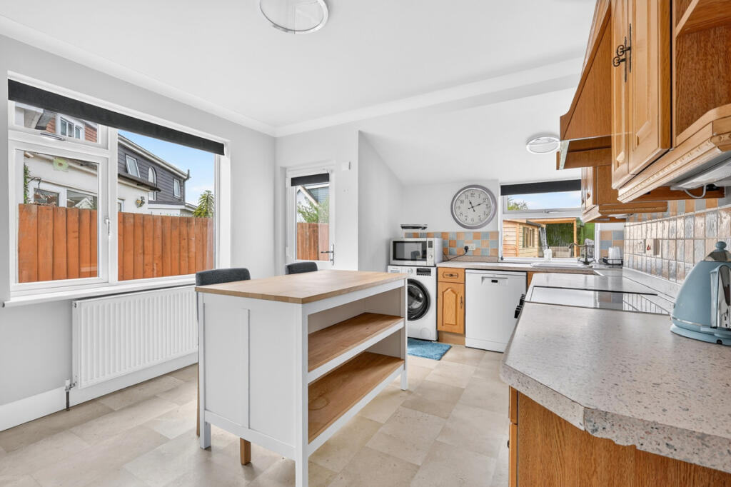 House in Castle Point, South Benfleet - View 5
