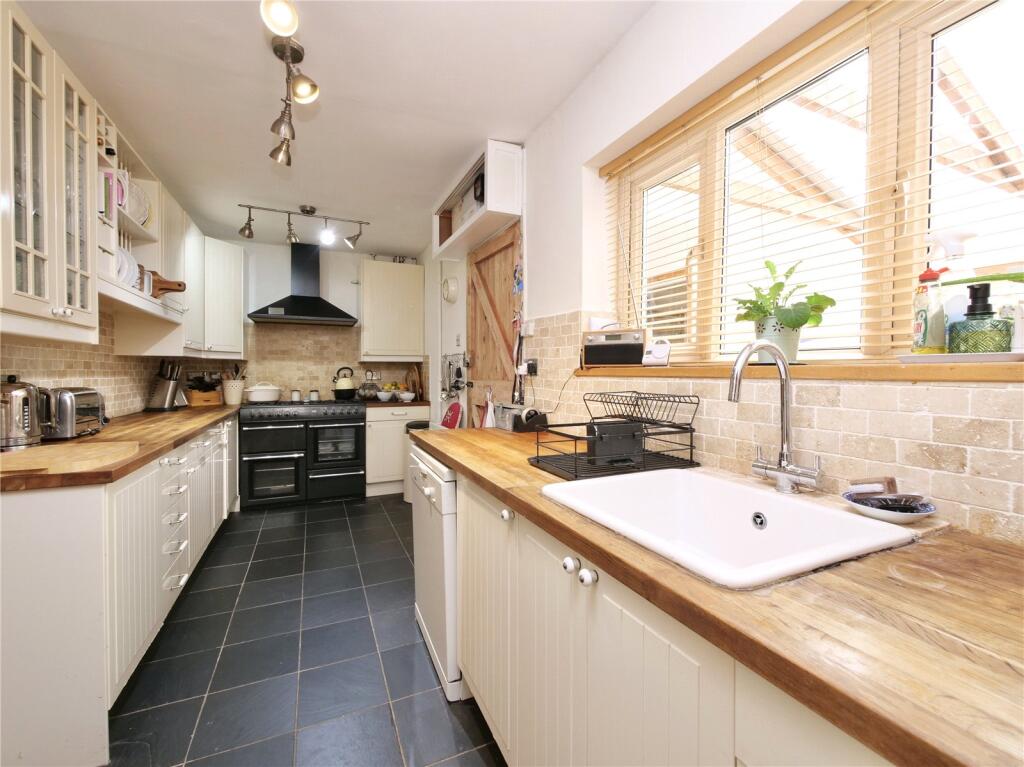 A spacious 3 bedroom home in sought-after Chew Magna. photo 3