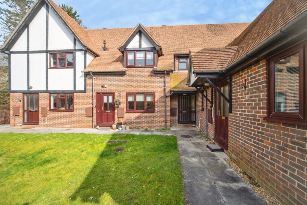 Main image of property: Broad Ha'penny, Wrecclesham, Farnham, Surrey, GU10