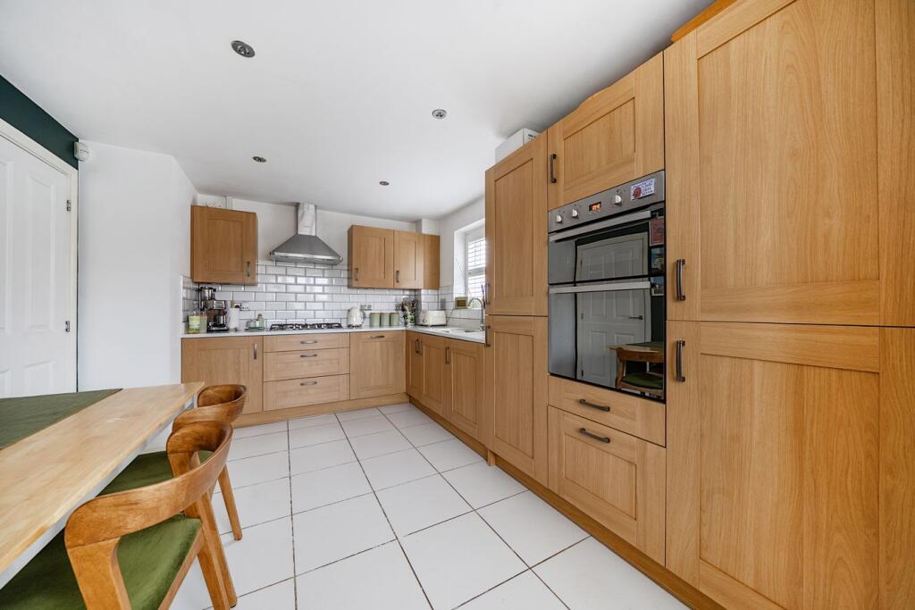 House in Flitwick, Steppingley Gardens, Central Bedfordshire - View 4