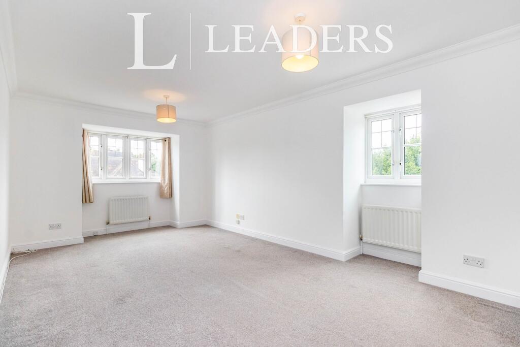 Apartment in Sutton - View 3