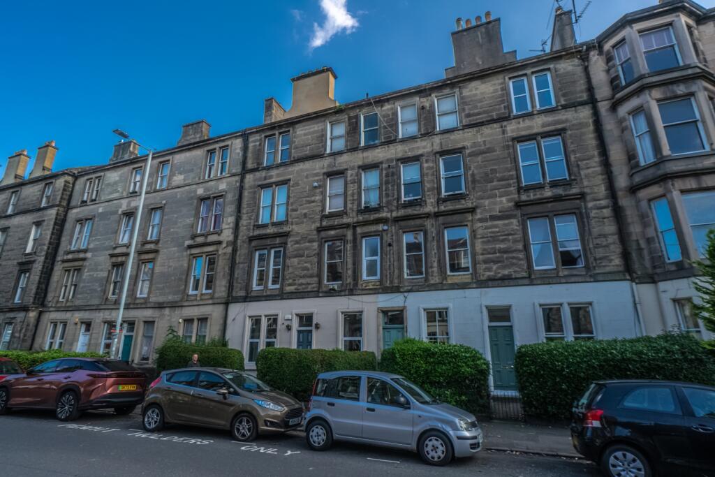Main image of property: 170 1f1 Montgomery Street, Edinburgh