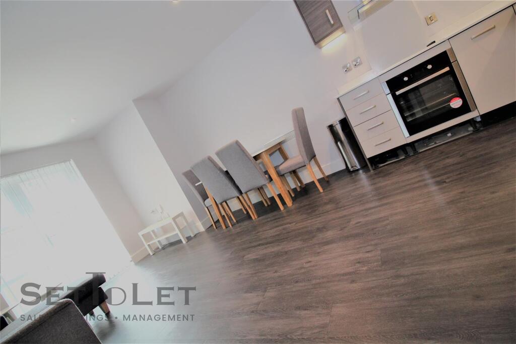 Apartment in Leicester - More