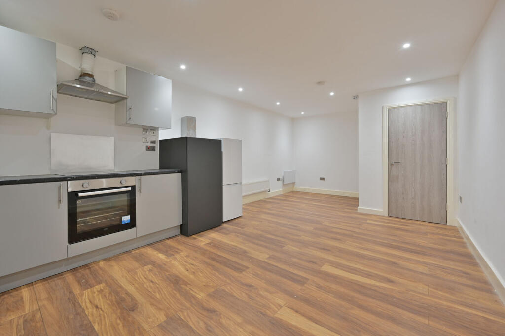 Apartment in Hemel Hempstead - View 5