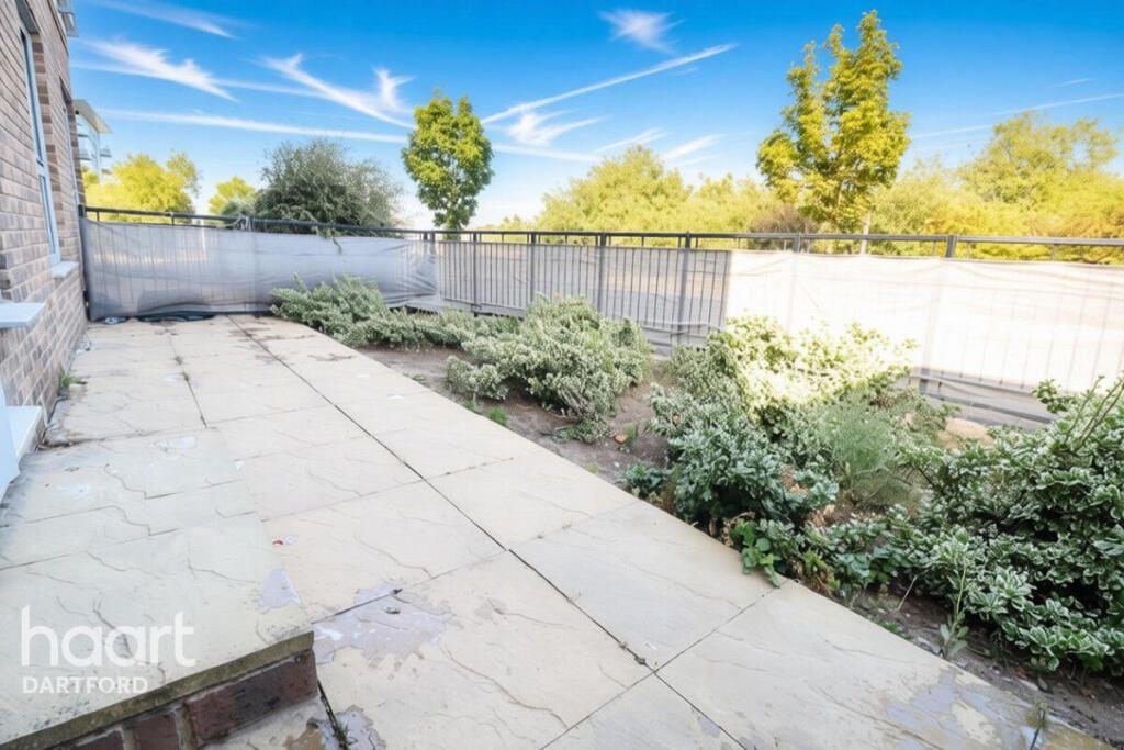 Apartment in Dartford, Swanscombe and Greenhithe - View 3