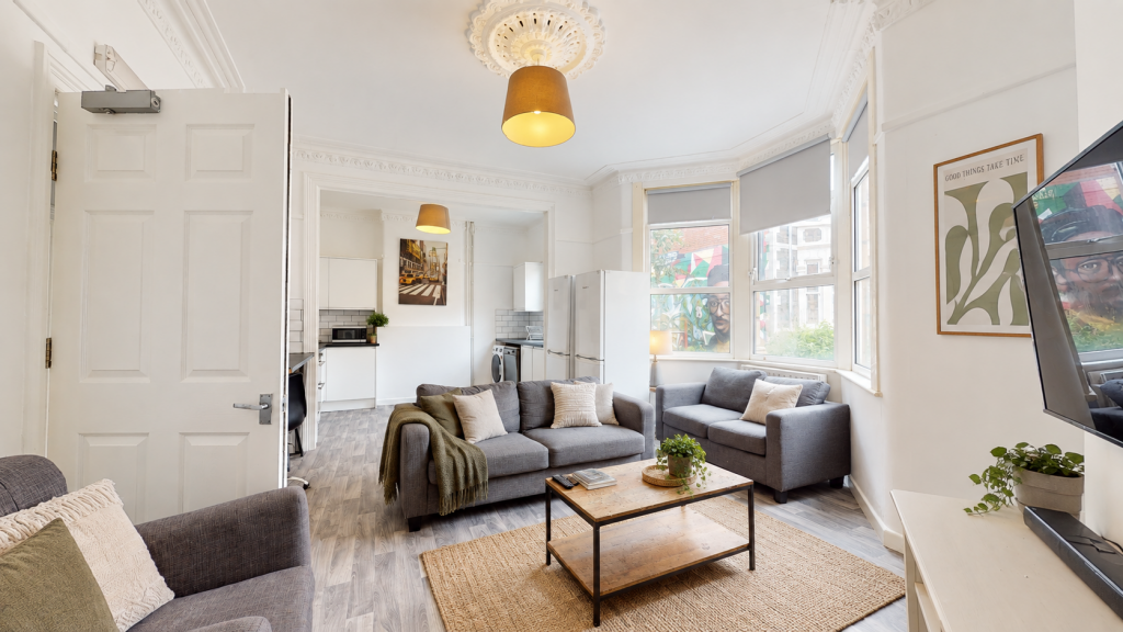 Main image of property: Shaftsbury Avenue, Bristol
