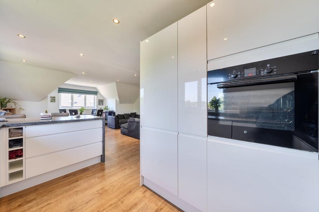 Apartment in Reigate and Banstead, Earlswood - View 3