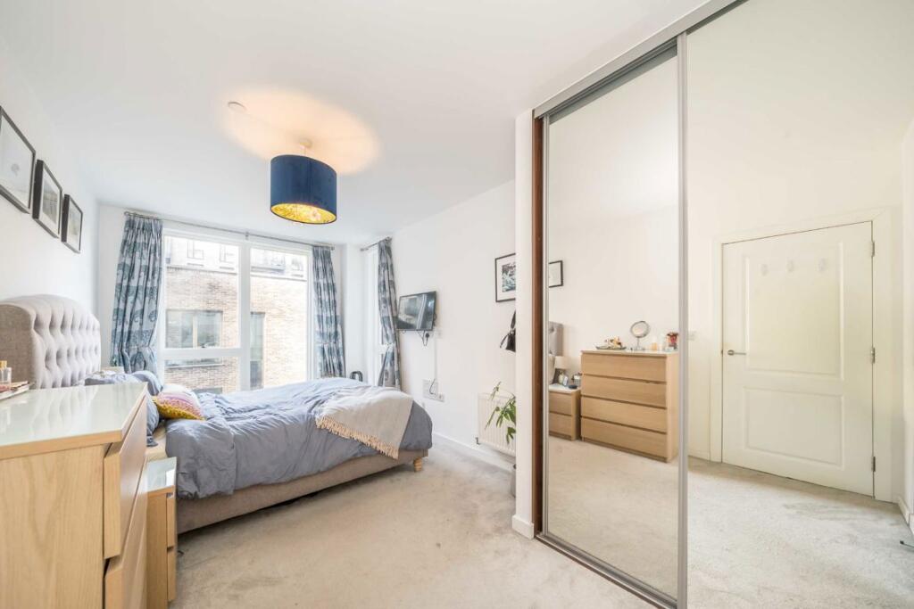 Apartment in London, Lansbury Square, Poplar - View 5