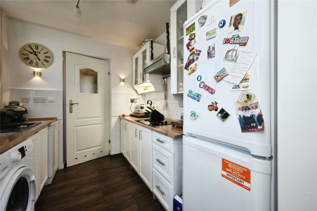 House in Luton, Biscot - More