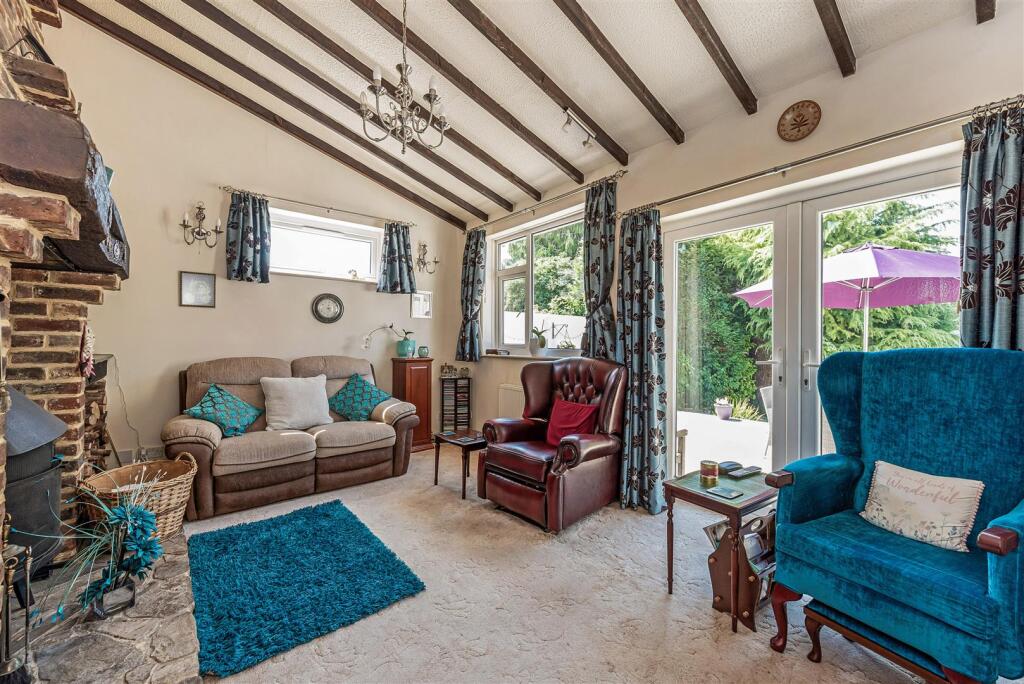 First Avenue, Clanfield - View 5