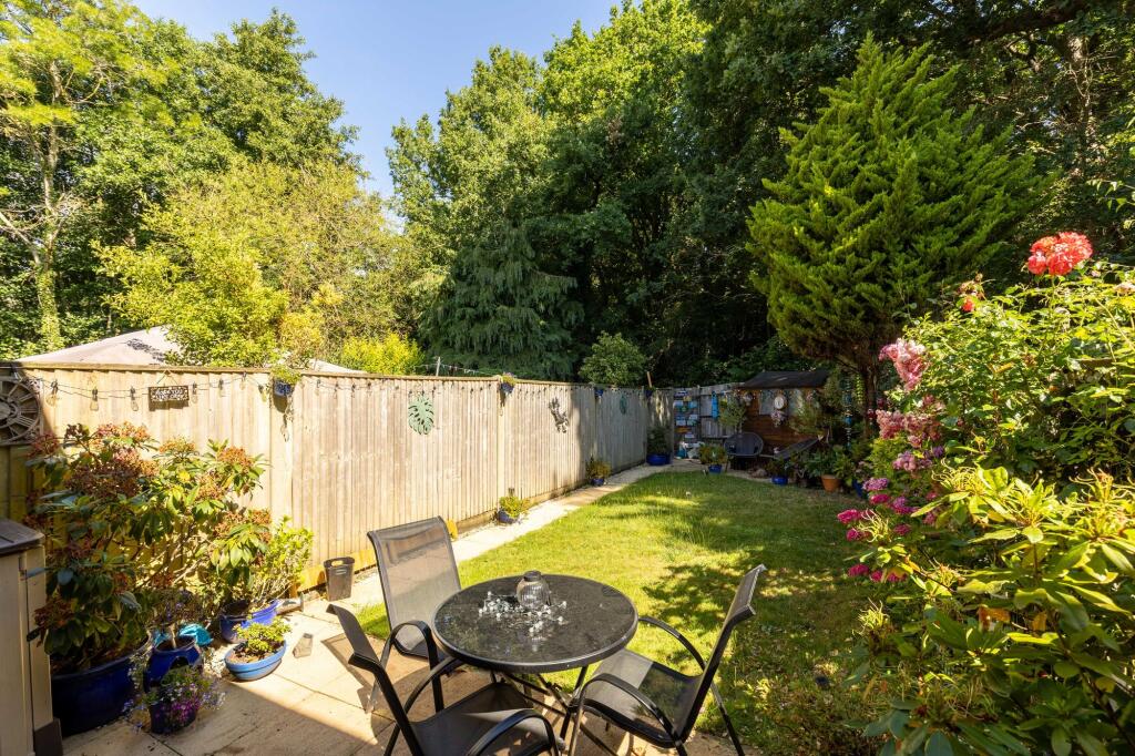 Hodgkin Close, Maidenbower, RH10 photo 4