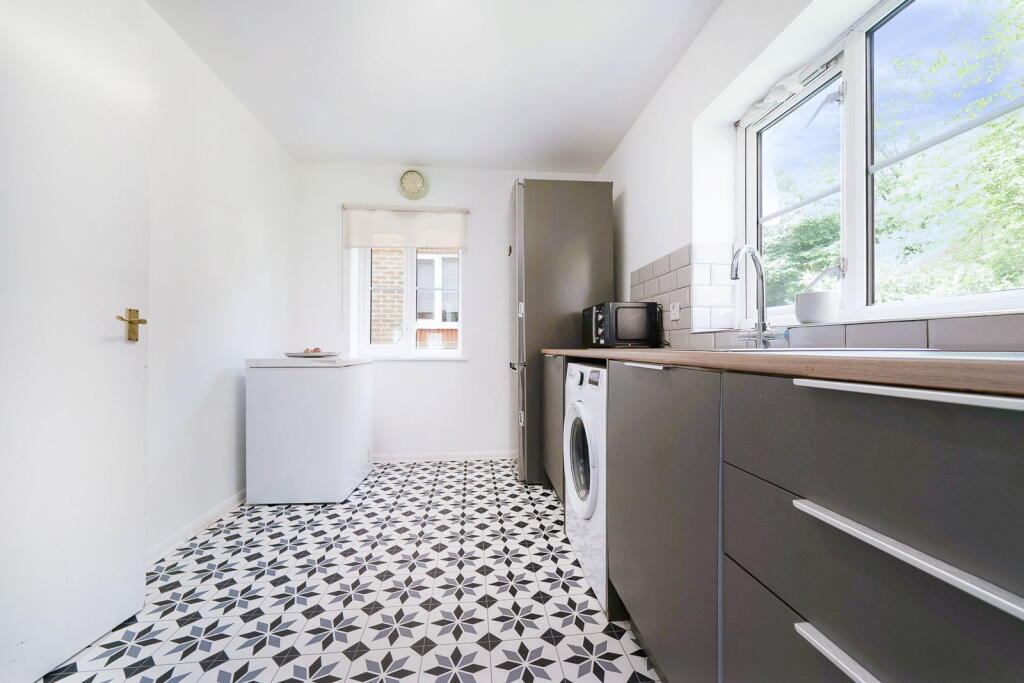 Apartment in Crawley, Maidenbower, Worth - More